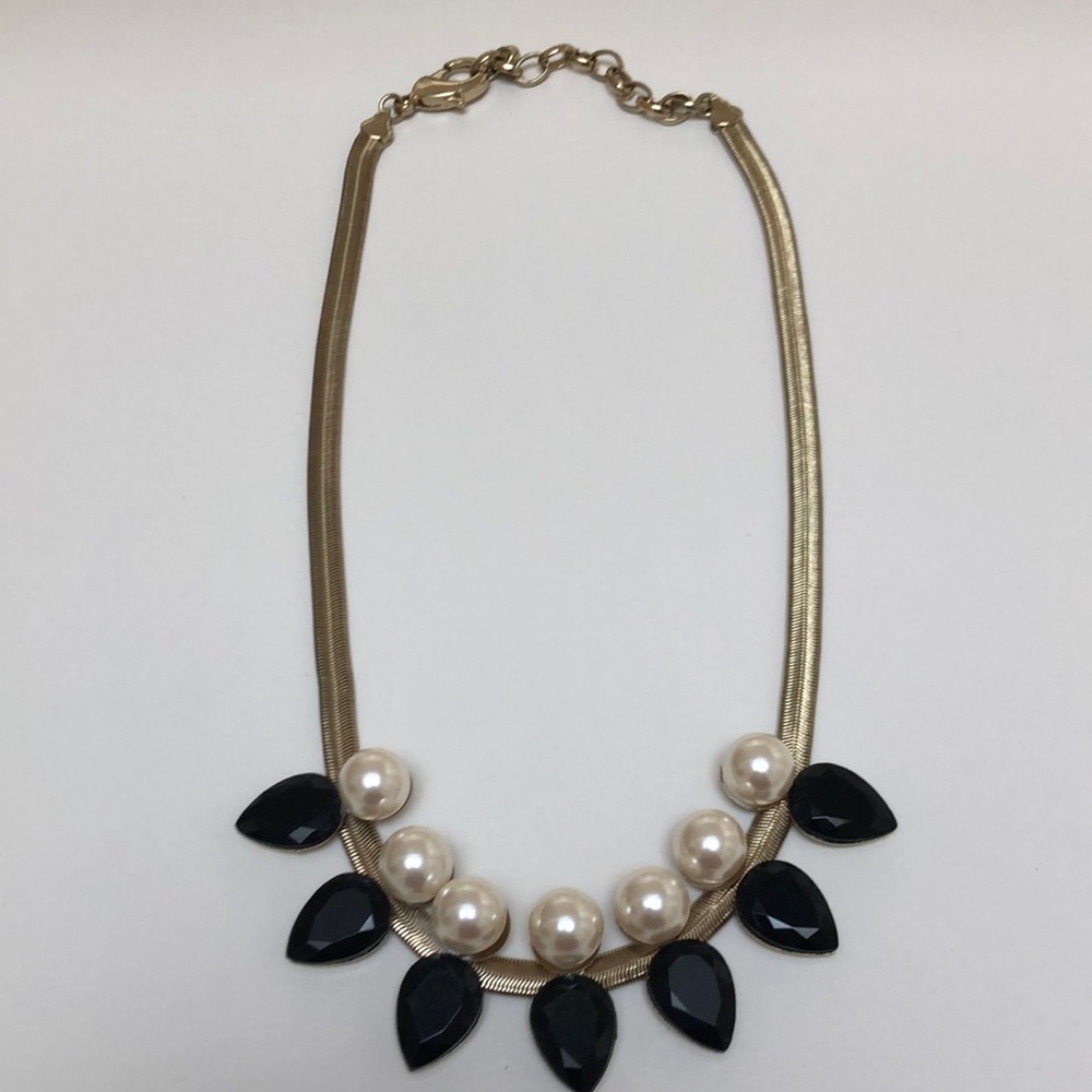 Women’s costume necklace